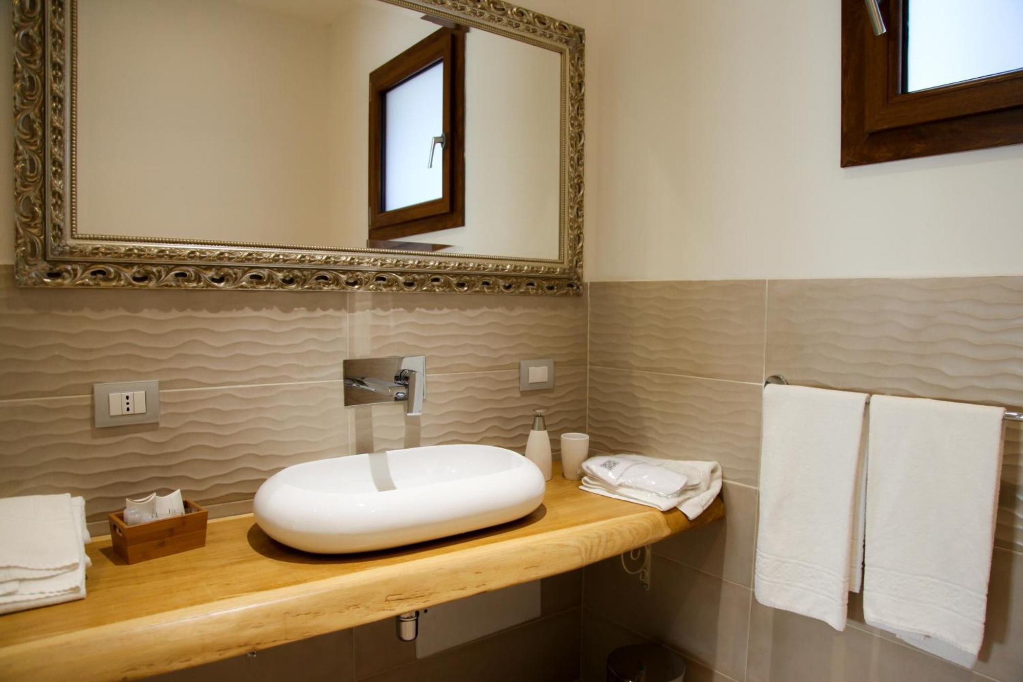 Hypnos Boutique Hotel San Teodoro  Exterior photo